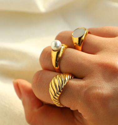 China FASHIONABLE Gold Plated Crescent Twisted Dome Ring For Men Women Stainless Steel Ring Women 18K RING CROISSANT for sale