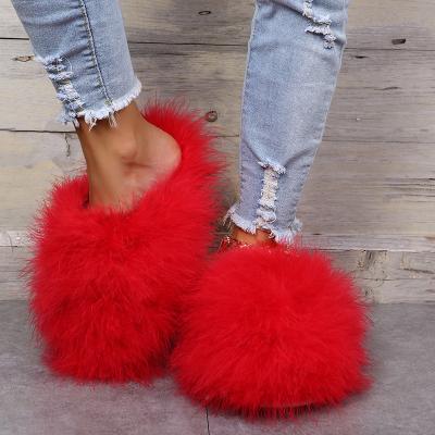 China Fashion Trend 2021 Winter Women Fashion New Trend Fur Fluffy Slippers Plus Size Designer Furry Slippers Luxury Christmas Slippers for sale