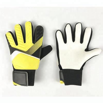 China HYL-1804 Comfortable Customized Soccer Goalkeeper Gloves Foam for sale