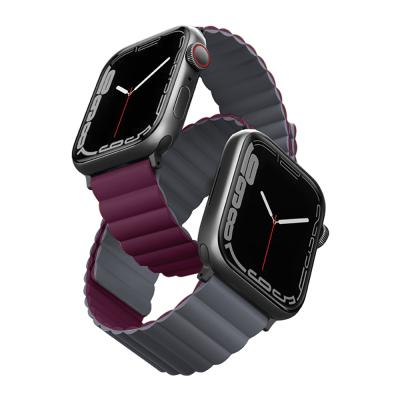 China Quick Release OEM Wholesale Price Silicone Reversible Magnetic Watch Strap For Apple Watch 7 Se 6 5 Soft Rubber Wrist Strap 38/40/42/44/45mm for sale