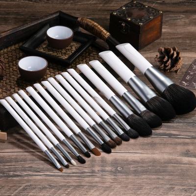 China Angular Blush Wholesale 15 Pcs Makeup Brush Set White Straight Edge Wooden Handle for sale