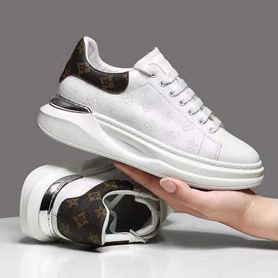 China Cushioning Designer Genuine Men's Casual Sports Shoes High Quality Genuine Leather Little White Shoes Couples Fashion Walking Shoes for sale