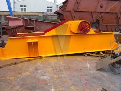 China Professional 15kw Crushing vibratory feeder 300 - 400 t / h with jogged gears for sale