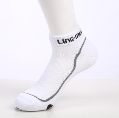 China 2023 New Design Breathable Socks Professional Sports White Socks For Men Summer Thin Socks for sale