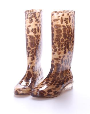 China Insulative PVC Material Leopard Printed Ladies Fashion Rain Boots Wellies for sale