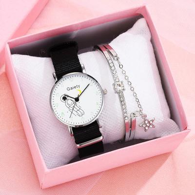 China Stylish Power Reserve Ladies Canvas Strap Analog Watch Fashion Round Cartoon Single Dial Astronaut Women Luminous Combination Set Quartz Watch for sale