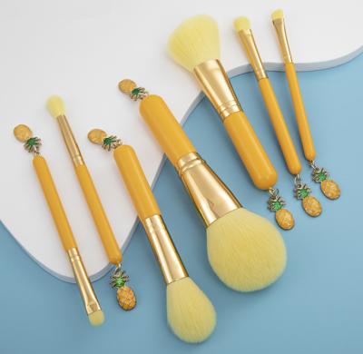 China Angular Blush 7 Pieces Wholesale Private Christmas Makeup Brushes Low MOQ Logo Free Sample Special Design for sale