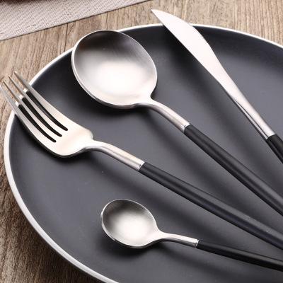 China Sustainable Wholesale Modern Luxury 18/10 Hand Forged Stainless Steel Dinnerware Black Silver Wedding Cutlery for sale