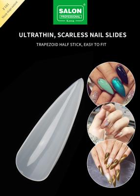 China Longos Stiletto Nail Tips Full Cover Falsas unhas de cor natural com caixa para salões de unhas à venda