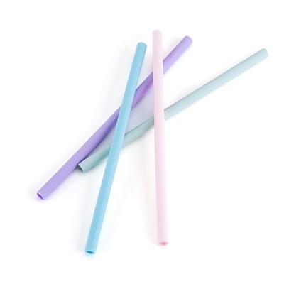 China Viable Free Reusable Folding Straw Bpa Silicone Straws Bending Silicone Drinking Straw for sale