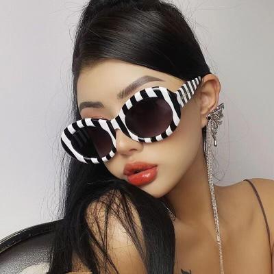 China Fashion Sunglasses Hot Selling Regular Female Fashion Trending Women Shades Square Sunglasses for sale