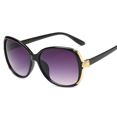 China Fashion Eyewear 2021 Luxury Gradient Oversized Sunglasses Unique Alloy Chain Frame Sunglasses For Women for sale