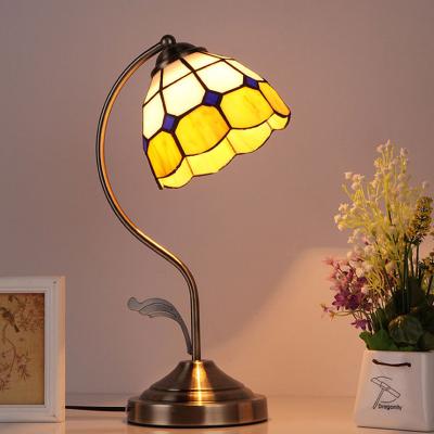 China Modern vintage LED tiffanylamp for bedroom E27 bed side table lamp stained glass mosaic lamp indoor home decorative table lamp for sale