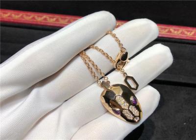 Cina Incantevole collana di diamanti in oro da 18 carati, pendente di serpente di moda. in vendita