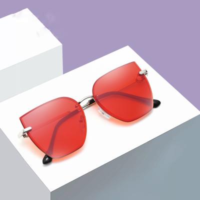 China Fashion Sunglasses High Fashion Polarized Women Big Rim Gradient Metal Sunglasses Luxury Sunglasses for sale