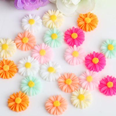 China New Nail Art 2020 Vietnam Supplies Resin Small Flower Art Beautiful Daisy Design Flat Back Nail Charms for sale