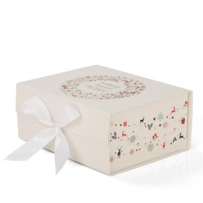 China Caja de regalo de encargo del papel de imprenta con la cinta para el empaquetado plegable personalizado en venta