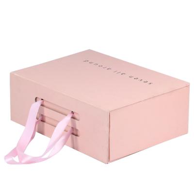 Chine Boîte-cadeau magnétique rose pliable de fermeture avec la finition brillante de la meilleure qualité de poignée de ruban à vendre