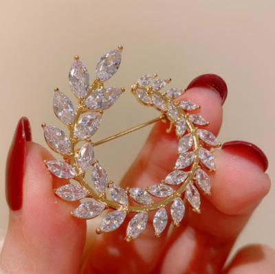 China New Maxery Korean Brooches Women Crystal Brooch Jewelry Super Flash Zircon Metal Elegant Gold Brooch Pins for sale