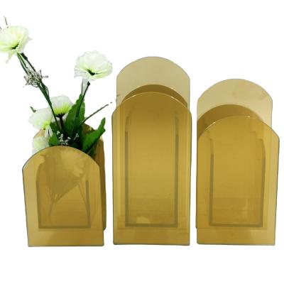 China Home decor to ware gold vases popular transparent glass vase design glass vase for sale