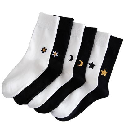 China Sporty Hot Sale Mens Dress Embroidery Moon Star Cartoon Pima Cotton Socks for sale