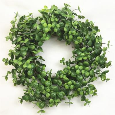 China Outdoor Pure Handmade Natural Plant Faux Clover Garland Spring Hanging Plastic Wreath For Decorations for sale