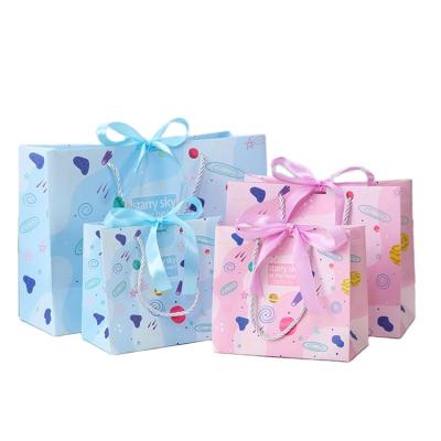 China Classic Portable Custom Design Ribbon Recyclable Tender Gift Cheap Paper Bags for sale