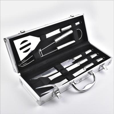 China Quality 5 Pcs BBQ Grill Tool Kit Stainless Steel Heavy Duty Easily Cleaned BBQ Kit With Aluminum Case for sale