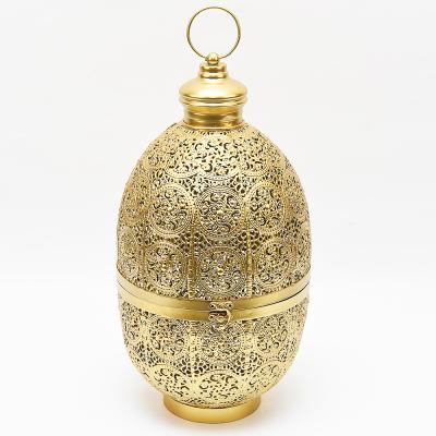 China Metal Newly Designed 2022 Luxury Ramadan Lantern Style Islamic Muslim Holiday Decoration Candle Lantern for sale