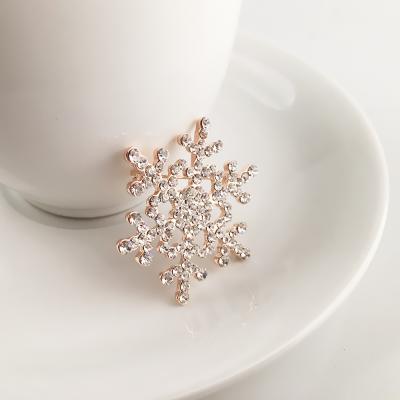 China Wholesale Trendy Snow Crystal Rhinestone Wedding Bridal Brooch Pin For Xmas Christmas Winter From SinDlan for sale