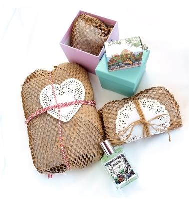 China New Arrival Eco-Friendly Recyclable Roll 30cm*50m Eco Damping Honeycomb Kraft Paper Paper Wrap for sale