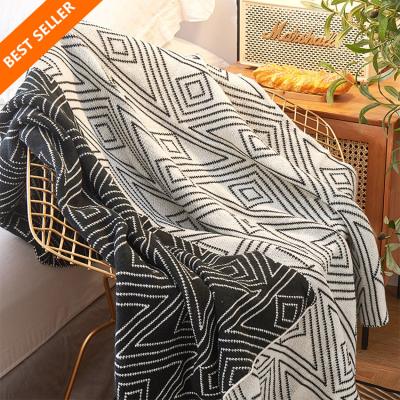 中国 American Luxury High Quality Anti-static Vintage Macrame Soft Decorative Acrylic Wool Knitted Throw Blanket For Sofa For Couch 販売のため