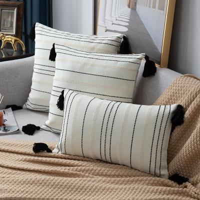 Chine 100%cotton woven anti-static knitted sofa wholesale green simple macrame tile case cushion cover home decorative with tassels zip up à vendre