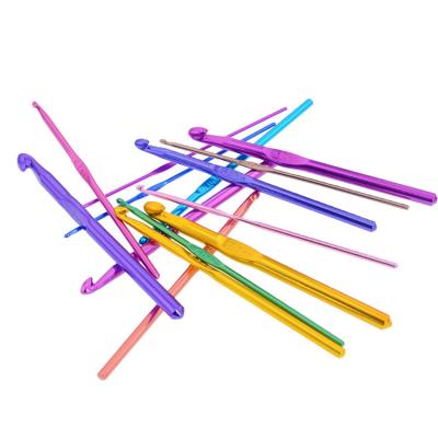 China Eco-friendly Aluminum Alloy Alumina Material 2mm To 10mm Multicolor Tools Sweater Knitting Needles Crochet Needles for sale