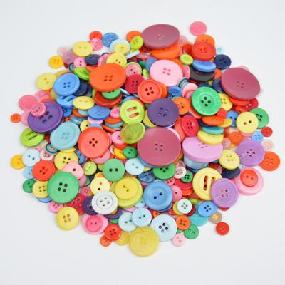 China 1 Viable Bag=600 Pieces High Quality Wholesale Customized 4 Holes Natural Horn Buttons For Shirt Men Suit Coat Overcoat Resin Button for sale