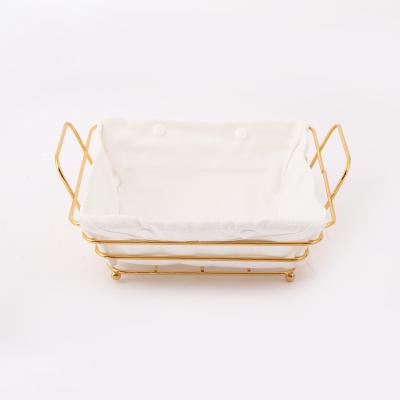 China New Stocked Kitchen Accessories Restaurant Gold Round Decorative Metal Wire Food Bread Basket Display Wire Fruit Fruit Storage Baskets for sale