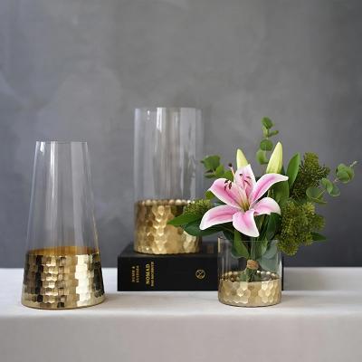 China Decorative Europe Dining Table For Home Cylinder Clear Candlestick Vase Flower Decor Glass Vases With Honeycomb Gold Vases for sale