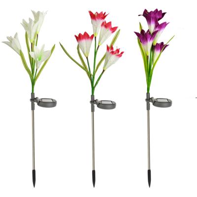 China Outdoor Garden Garden Color Changing Solar 4 Lily Flower Stake Lights For Lawn Patio Pathway Yard Decoration Simulation Flower for sale