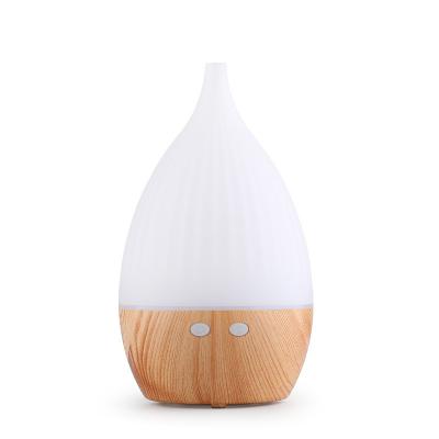 Chine Humidificateur à ultrasons 2022 Bureau 5V Portable USB Diffuseur d'huile essentielle à grains de bois 160ml avec lumière LED à vendre