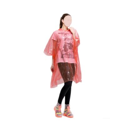 China Camisa de chuva descartável à prova d'água para mulheres Adultos Transparente Colorido Plástico dobrável à venda