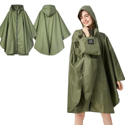 Chine Vêtement de pluie pour adultes respirant poncho taille conventionnelle adapté aux hommes et aux femmes à vendre