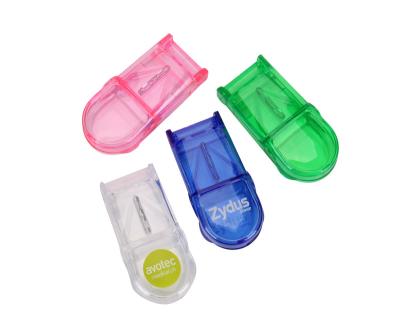 China Eco-Friendly Plastic Pill Cutter Pocket Medicine Divider With Safety Shield Tablet Vitamin Cutter Pill Box for sale