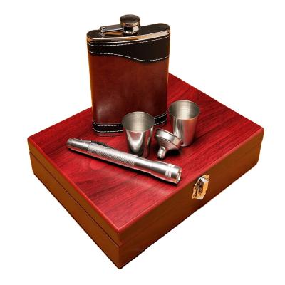 China Metal Sell Well New Type Custom Stainless Steel Hip Flask With Wooden Box for sale