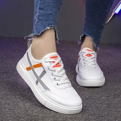 China New Couple Sport Casual Rubber Flat Fashion White Men's Style Walking Shoes For Women for sale