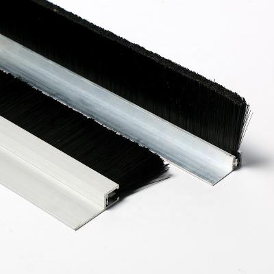 Cina Flessibile porta finestra spazzola di metallo sigillo striscia di nylon lucchetti Weatherstripping Custom in vendita