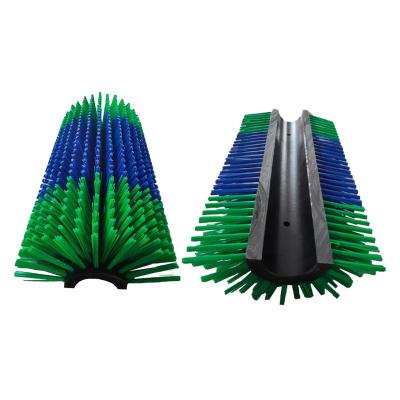 China Customized Blue And Green Cattle Body Brush For Cleaning And Massaging Farm Animals for sale