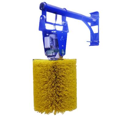 China Nylon / Pp Brush Silk Cattle Body Scratching Roller Brush For Farm Animal Massage for sale