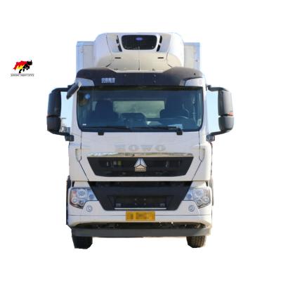 China Sinotruk HOWO 10tons Live Animal Transport Vehicle Refrigerator Truck for Live Baby Chicken 21 - 30T for sale