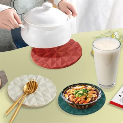 China P0355 New Diamond Pattern Silicone Heat Resistant and Silicone Coasters Sustainable Pot Table Mat for sale