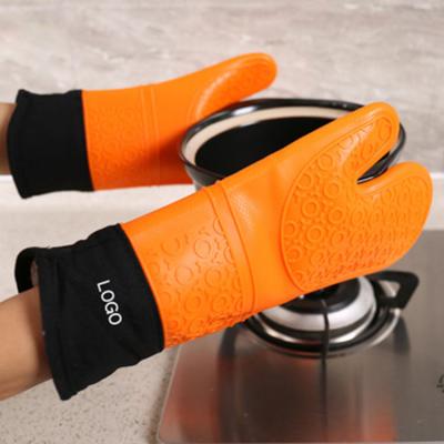 China Amazon Sustainable Hot Selling Non Slip Heat Resistant Cotton Non Slip Inside Silicone Oven Gloves for sale